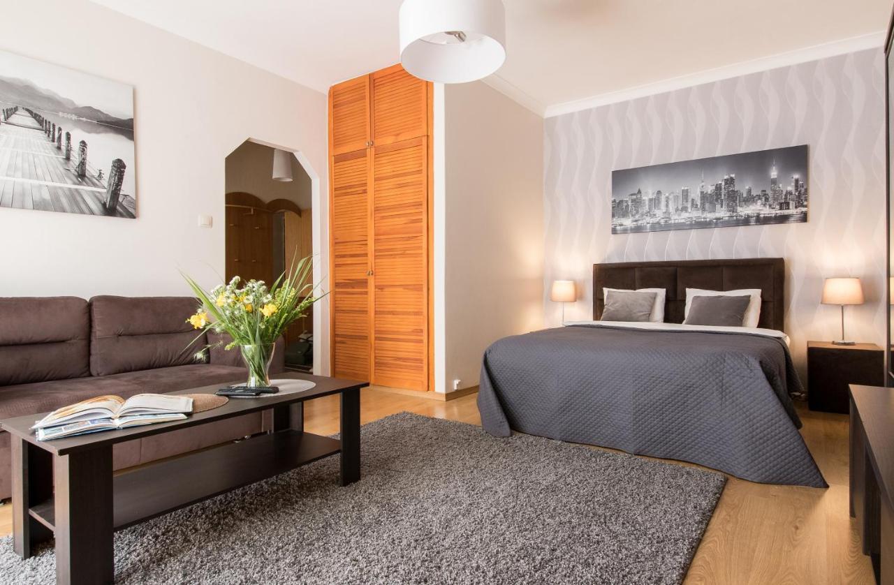 Modern At Classic Apartament